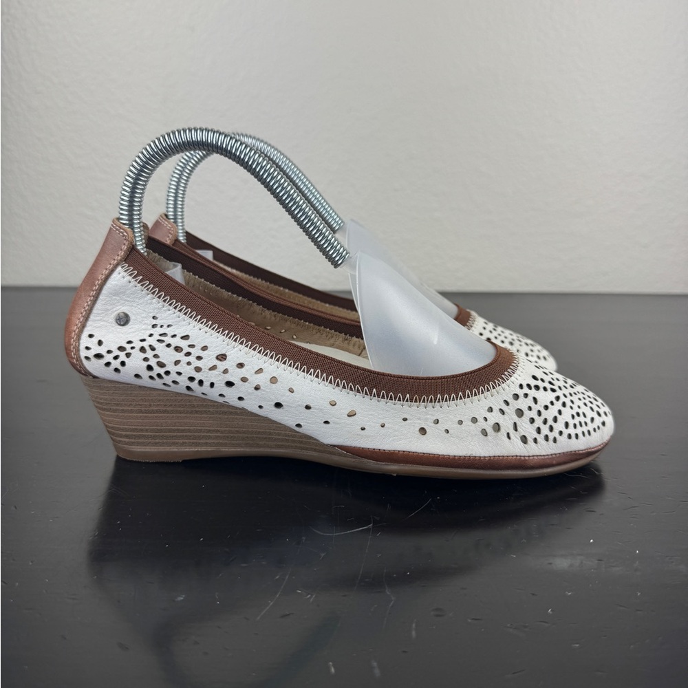 Size 6.5- Pikolinos Trento Wedge  White/Tan